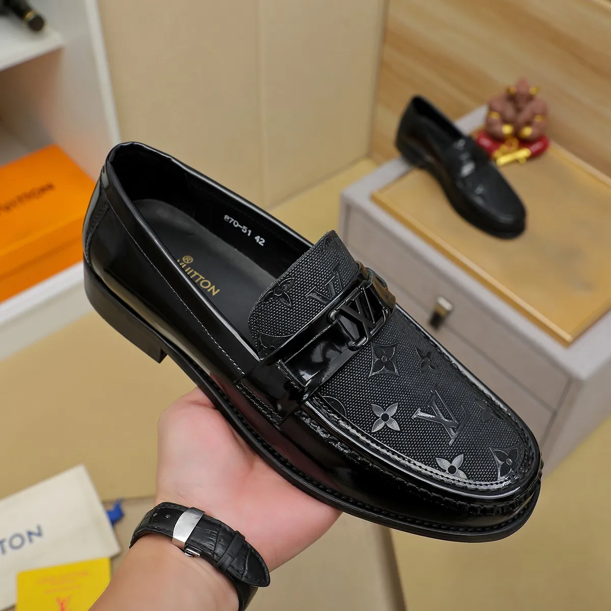 Men's shoes 💰 460 💰 Louis Vuitton LV ® 🆕 model 🔛Full shoe counter, first layer cowhide, 🐂leather lined casual shoes for men, super soft outsole, essential for driving. Counter synchronization, original first layer cowhide, completely 1:1 mold customization🌹top version, color optional! Number: 39-44 (customized at 38.45)